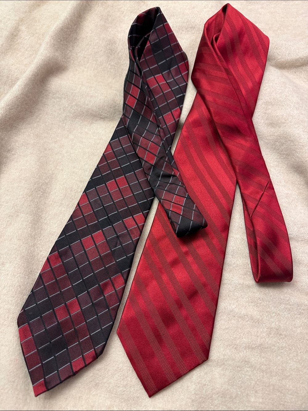 Croft & Barrow duo Red Pattern and Solid Stripe Men's Neckties 100% Silk